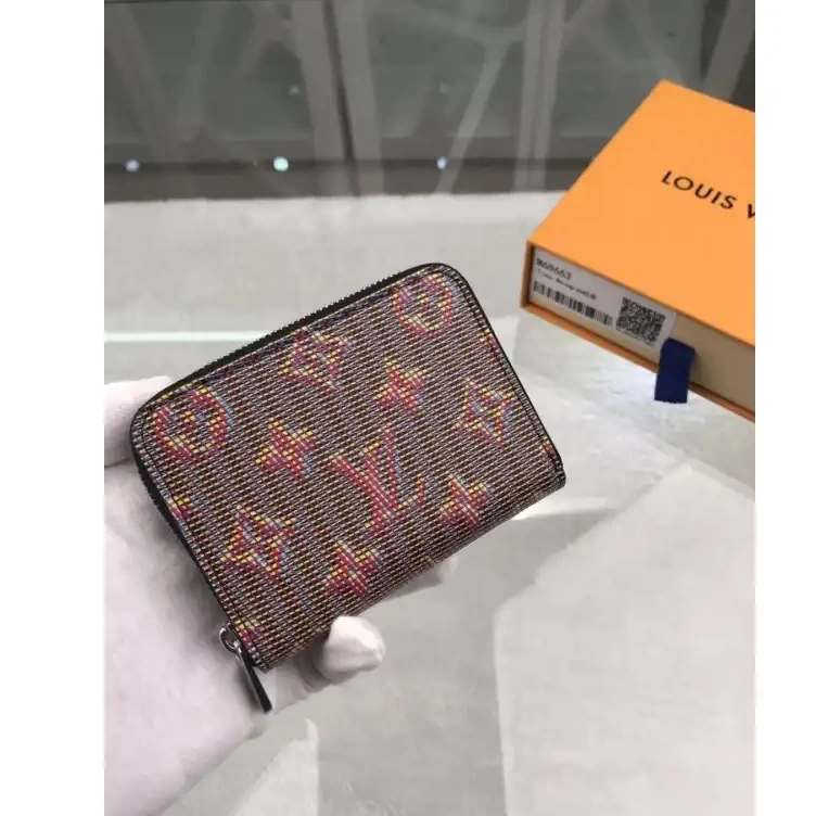 LV 19B570090 Bags 0707